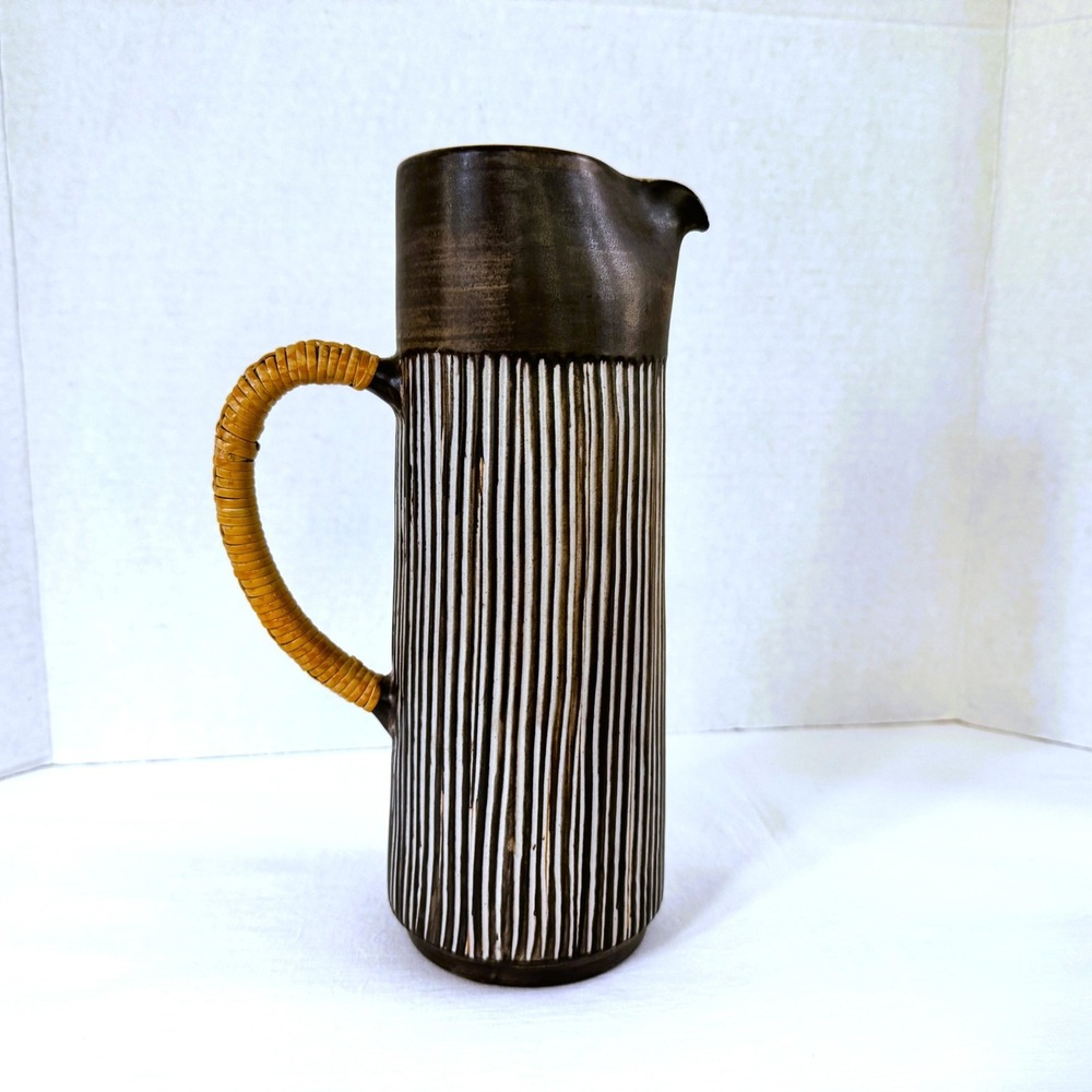Einer Helleroe BR Keramik MCM Danish Art Pottery Sgraffita Jug Signed **AS IS**